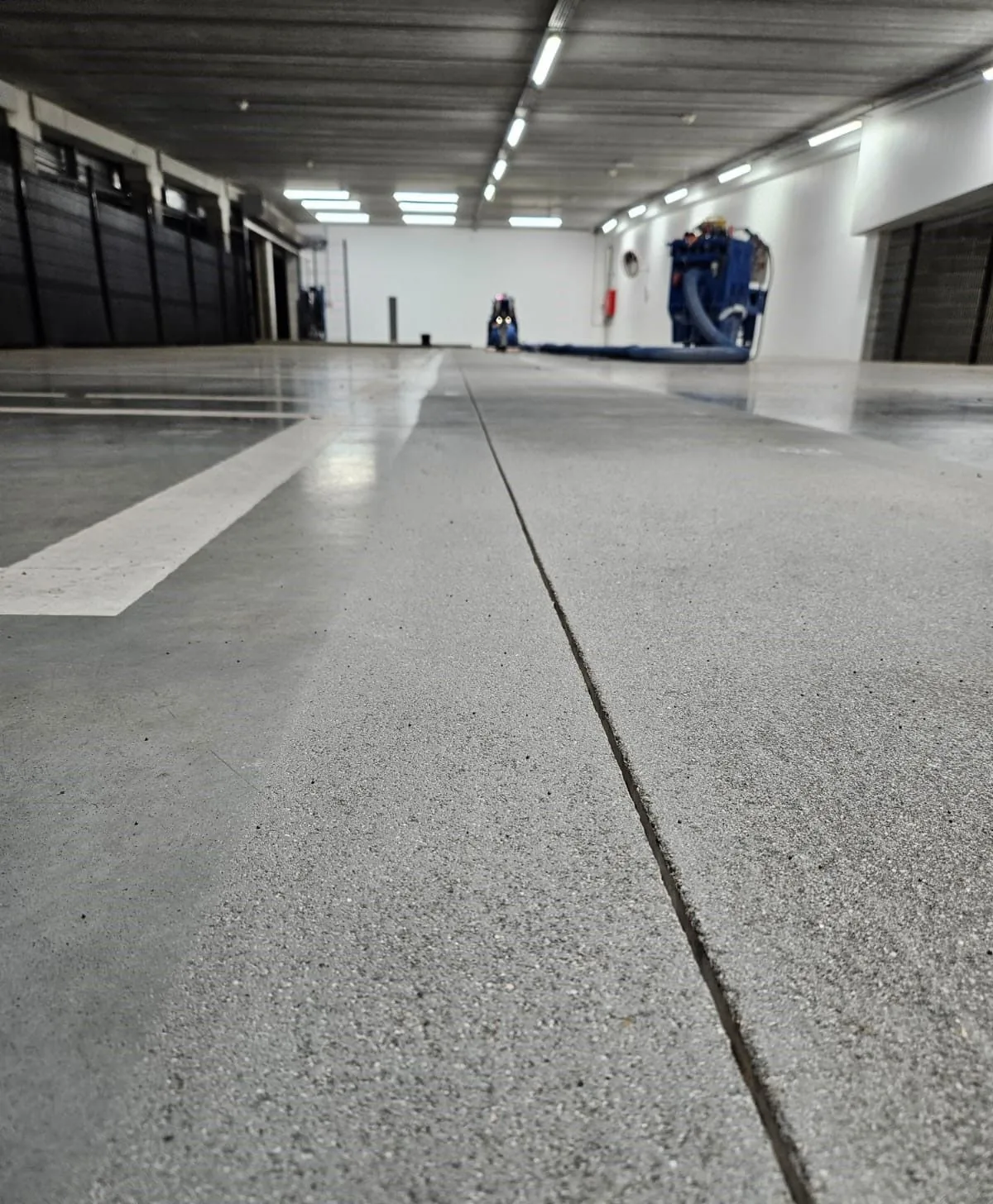 Afgewerkte betonvloer na voorbehandeling